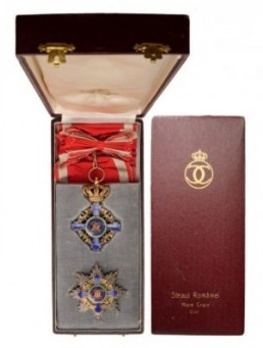 Grand Cross (Civil Division, 1932-1947) Case of Issue Interior and Exterior