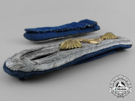 German Army Medical Hauptmann Shoulder Boards