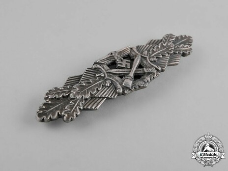 Close Combat Clasp, in Silver, by C. E. Juncker Obverse