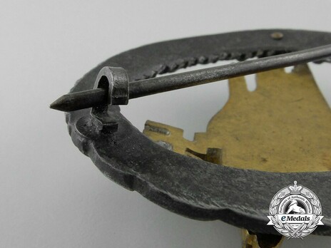 Luftwaffe Paratrooper Badge, by C. E. Juncker (in brass & zinc) Detail