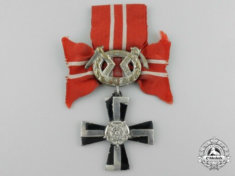 Order of the Cross of Liberty, IV Class Cross, Military Division (1941) Obverse