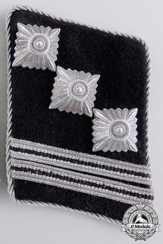 Waffen-SS Hauptsturmführer Collar Tabs Obverse