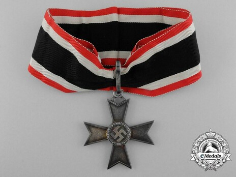 Knight's Cross of the War Merit Cross without Swords, by Deschler (unmarked) Obverse