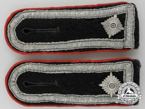 Waffen-SS Artillery Oberscharführer Shoulder Boards Obverse