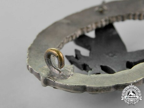 Radio Operator & Air Gunner Badge, by Assmann (in nickel silver) Detail