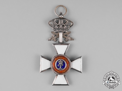 House Order of Duke Peter Friedrich Ludwig, Military Division, Grand Cross (with silver crown, swords on ring) Obverse