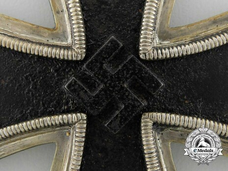 Knight's Cross of the Iron Cross (by Klein & Quenzer) Obverse Detail