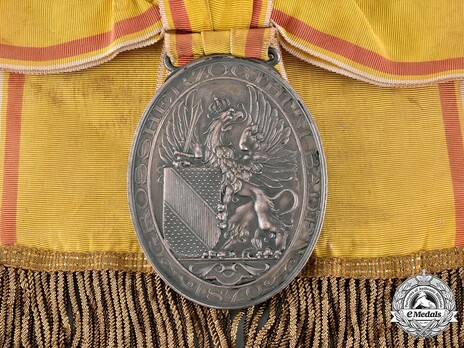 Veterans' Medal in Silver (in silver-plated bronze) Obverse