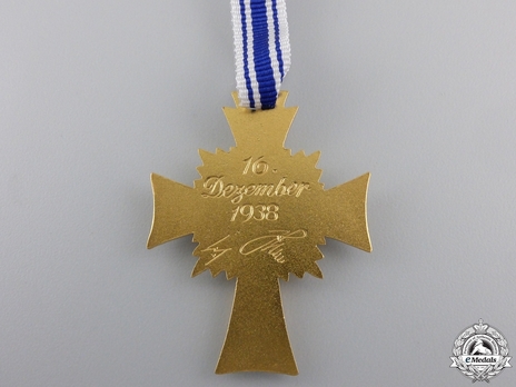 Cross of Honour of the German Mother, in Gold Obverse