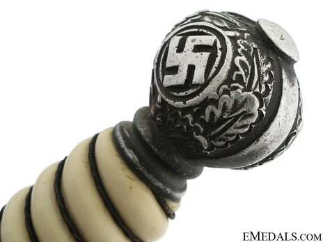 Luftwaffe Alcoso-made 2nd pattern Dagger Pommel Detail