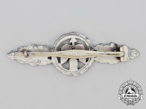 Short-Range Day Fighter Clasp, in Silver (in zinc) Reverse