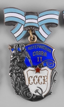 Order of Maternal Glory II Class Medal Obverse