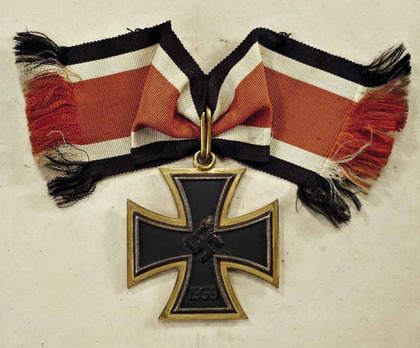 Grand Cross of the Iron Cross (by Juncker, golden frame) Obverse