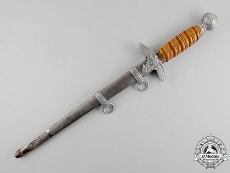 Luftwaffe F. W. Höller-made 2nd pattern Dagger Obverse in Scabbard