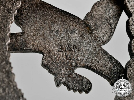 Air Gunner & Flight Engineer Badge, by Berg & Nolte (in zinc) Detail