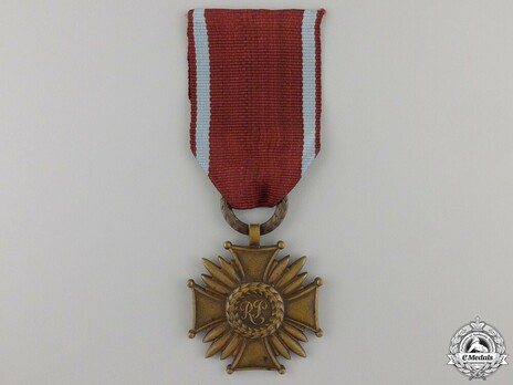 Cross of Merit, III Class (1944-1952) Obverse