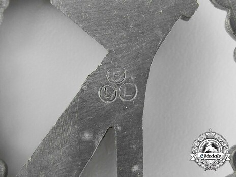 Infantry Assault Badge, by F. Linden (in silver) Detail