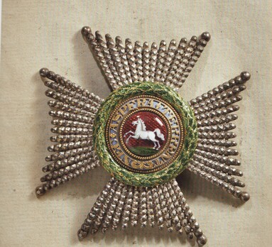 Royal Guelphic Order, Commander Breast Star Obverse