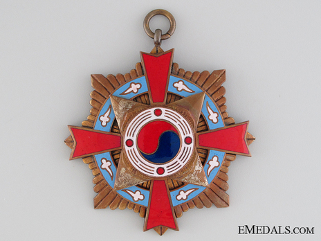 Order of Military Merit, Type I, I Class (Taegeuk) Obverse