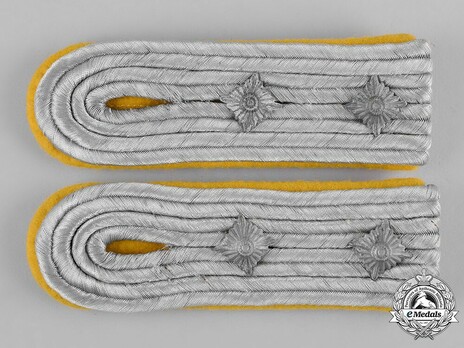 German Army Post-1936 Signals Hauptmann Shoulder Boards Obverse