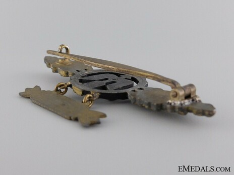 Short-Range Night Fighter Clasp, in Gold (with "400" pendant) Reverse