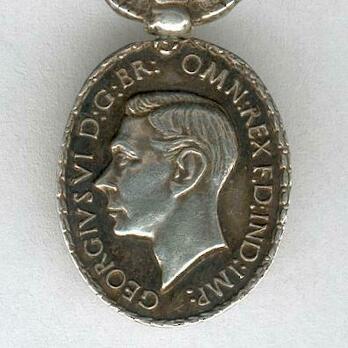 Miniature Silver Medal (1938-1949) Obverse