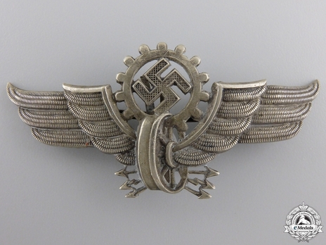 Reichsbahn Streetcar & Private Railway Cap Insignia Obverse