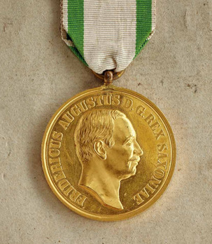 Medal for Art and Science "BENE MERENTIBVS", Type V, in Gold Obverse
