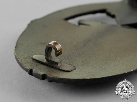 Panzer Assault Badge, in Bronze, by Unknown Maker: So-Called Juncker Detail