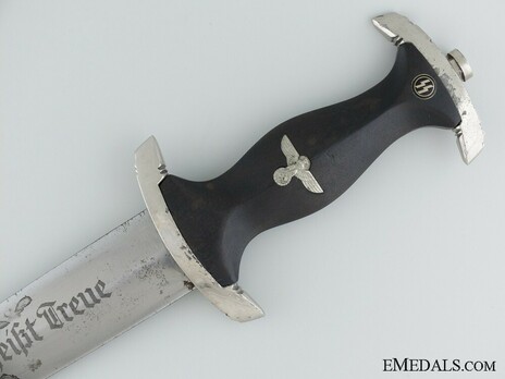 Allgemeine SS M33 RZM Marked Service Dagger (by Weyersberg, Kirschbaum & Cie) Obverse Grip Detail