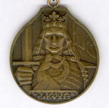 Order of Vytautas the Great, III Class Medal Obverse