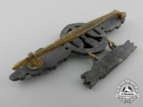 Short-Range Day Fighter Clasp, in Gold (with "200" pendant) Reverse