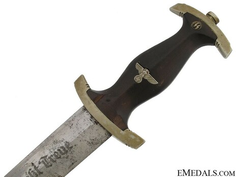 Allgemeine SS M33 Early Pre-RZM Mark Service Dagger (by Gottlieb Hammesfahr) Obverse Grip Detail