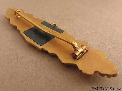 Close Combat Clasp, in Gold, by C. E. Juncker (in tombac) Reverse