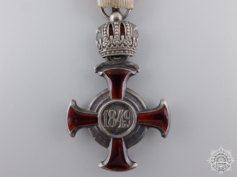 Type III, Military Division, III Class Cross (with crown & swords) Reverse