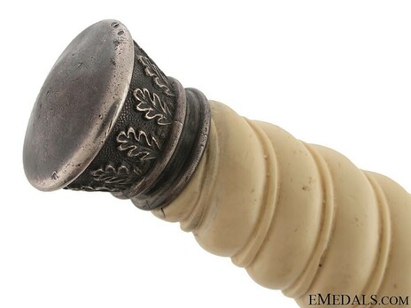 German Army F. W. Höller-made Officer’s Dagger Pommel Detail