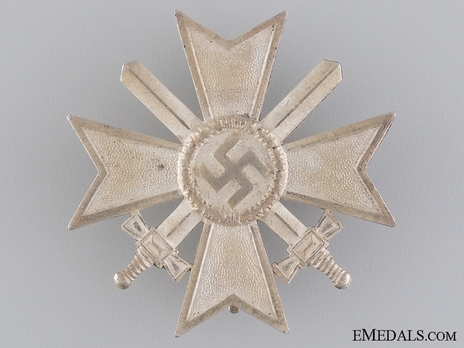 War Merit Cross I Class with Swords, by O. Schickle (L/15)