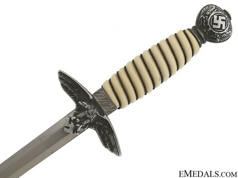 Luftwaffe Alcoso-made 2nd pattern Dagger Obverse Grip Detail