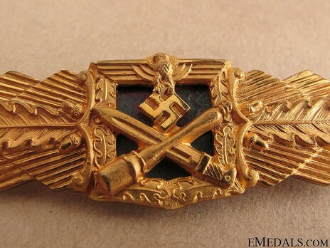 Close Combat Clasp, in Gold, by C. E. Juncker (in tombac) Detail