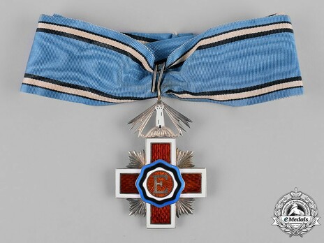 Order of the Estonian Red Cross, II Class Cross Obverse