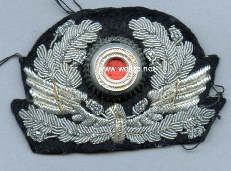 Reichsbahn Bahnschutz/Bahnpolizei Winged Wheel Cap Insignia (Cloth version) Obverse