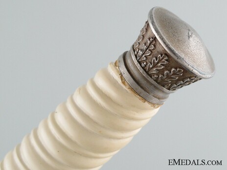 German Army Unmarked White Grip Officer’s Dagger Pommel Detail