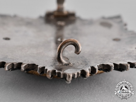 German Cross, in Gold, by C. E. Juncker (Model 1, 5 rivets) Detail