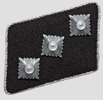 Allgemeine SS Untersturmführer Collar Tabs (post-1934 version) Obverse