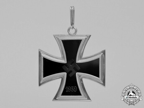 Grand Cross of the Iron Cross (in onyx and white gold) Obverse