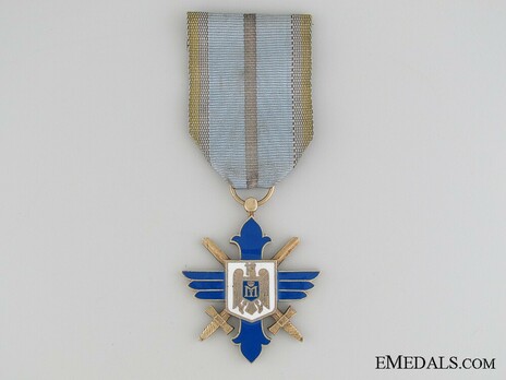 Order of Aeronautical Virtue, Type II, Military Division, Knight's Cross Obverse