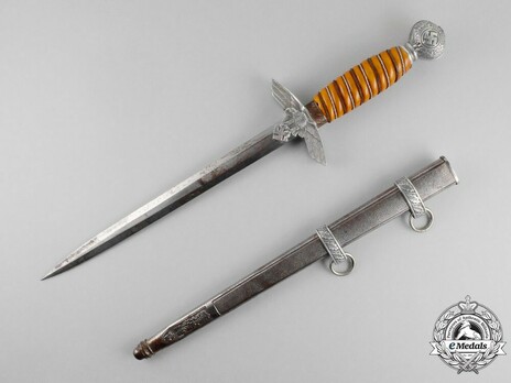 Luftwaffe F. W. Höller-made 2nd pattern Dagger Obverse with Scabbard