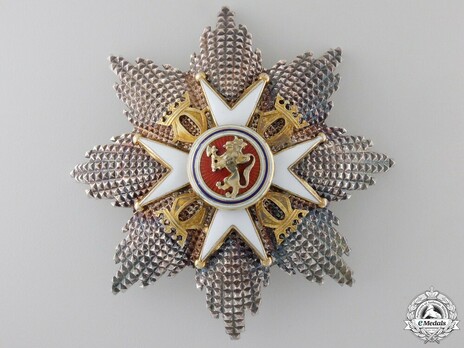 Order of St. Olav, Grand Cross Breast Star, Military Division (stamped "J. TOSTRUP") Obverse
