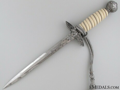 Luftwaffe Ernst Pack & Söhne-made 2nd pattern Dagger Obverse