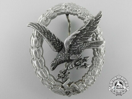 Radio Operator & Air Gunner Badge, by Assmann (in aluminum) Obverse